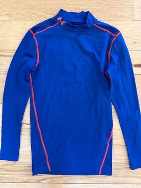 Under armour size small women’s long sleeve